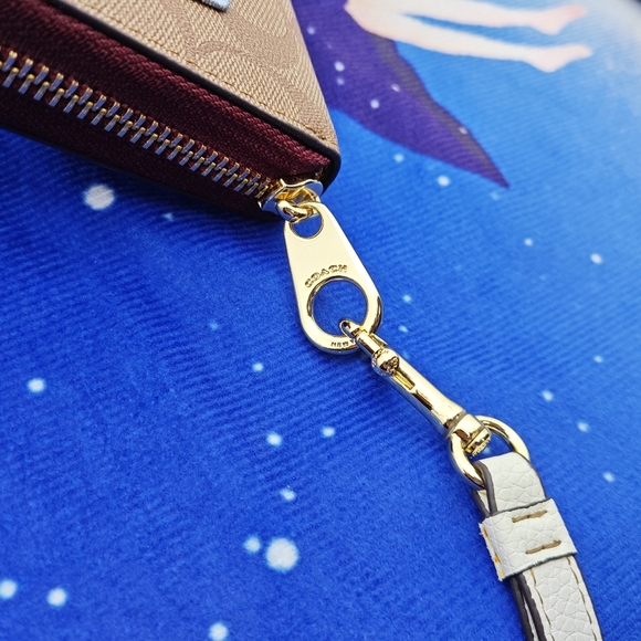 Coach Wallet - Picture 7 of 9